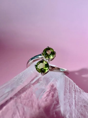 925 Sterling Silver Alma Toi et Moi Two-Stone Adjustable Faceted Peridot Prong Ring