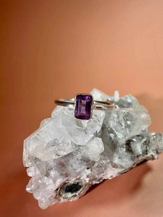 925 Sterling Silver Solitaire Emerald Faceted Amethyst Bezel Ring