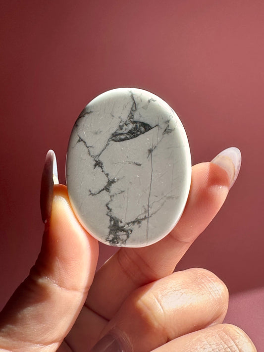 Howlite Flat Palm