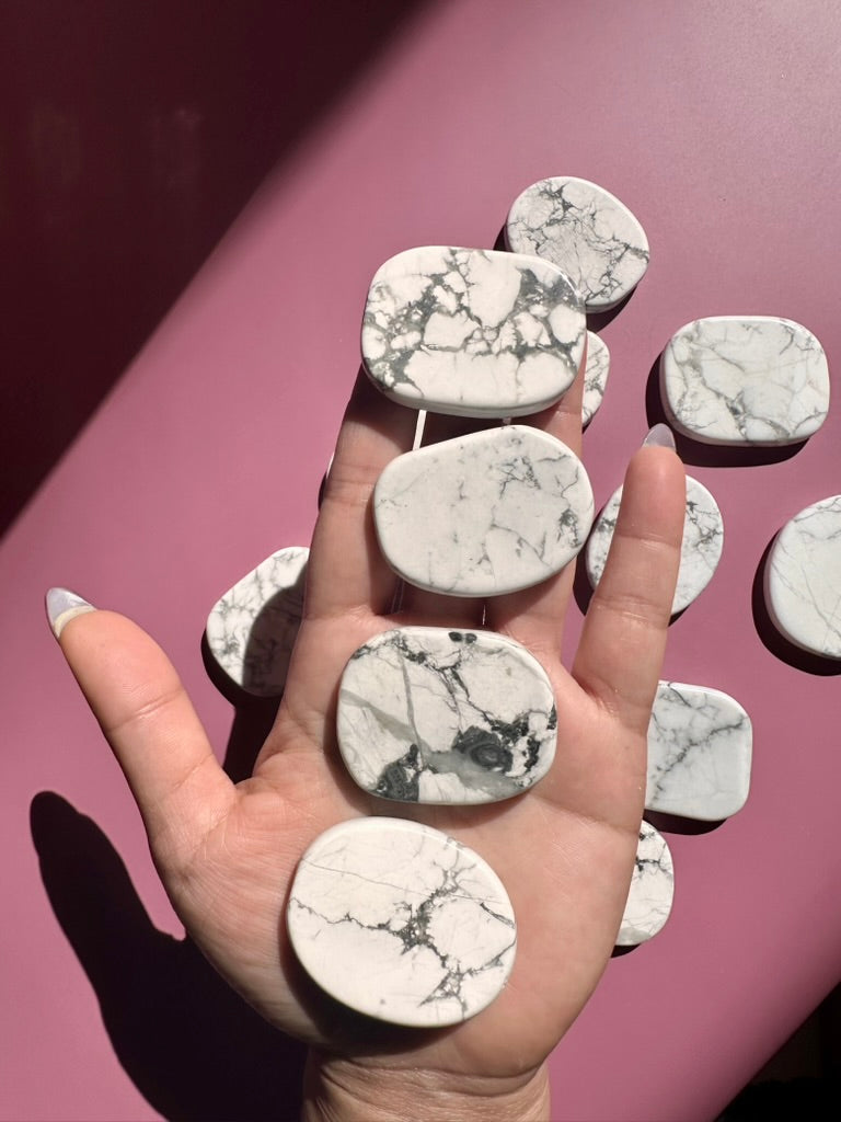 Howlite Flat Palm