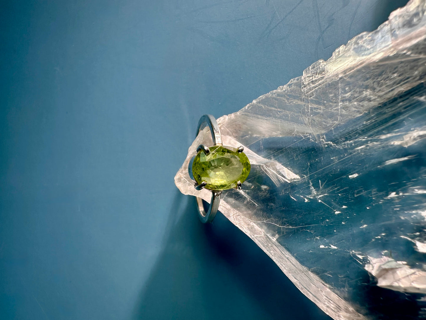 925 Sterling Silver Solitaire Oval Faceted 4-Prong Peridot Ring