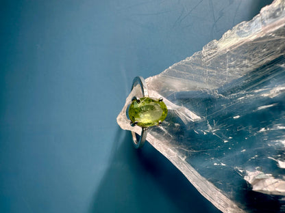 925 Sterling Silver Solitaire Oval Faceted 4-Prong Peridot Ring