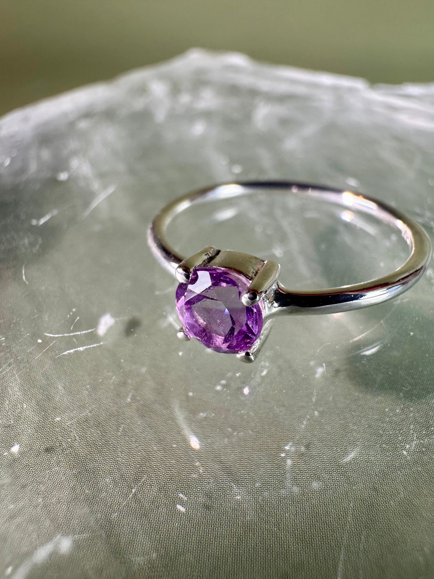 925 Sterling Silver Solitaire Round Faceted Amethyst 4-Prong Ring