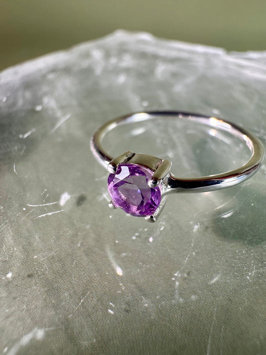 925 Sterling Silver Solitaire Round Faceted Amethyst 4-Prong Ring