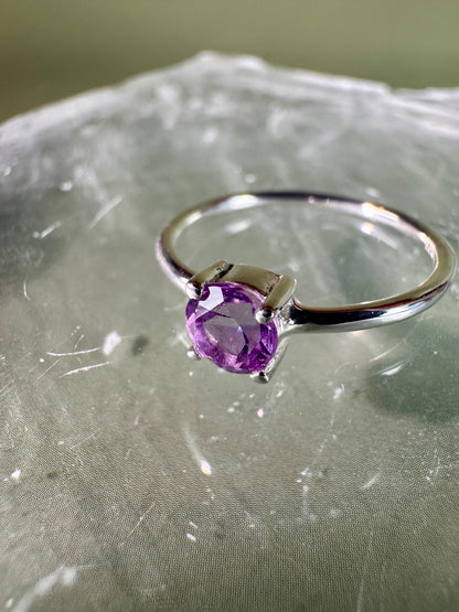 925 Sterling Silver Solitaire Round Faceted Amethyst 4-Prong Ring