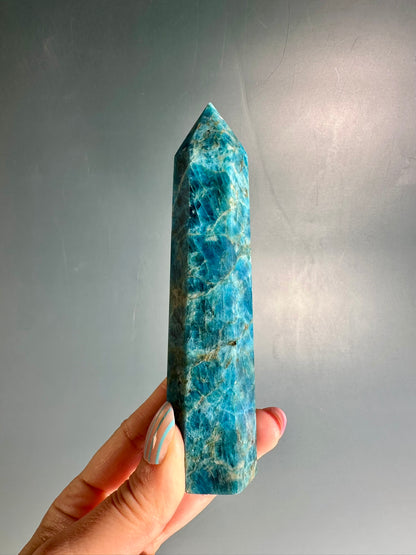 Blue Apatite Tower – Option C | Collector Crystal, Intuition & Personal Growth