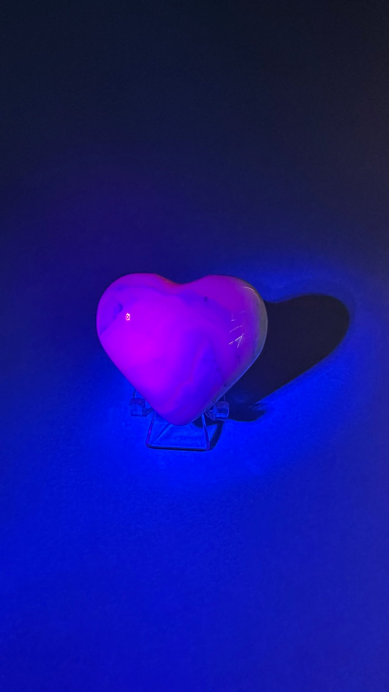 Peruvian Pink Mangano Calcite Heart UV Reactive – Option B