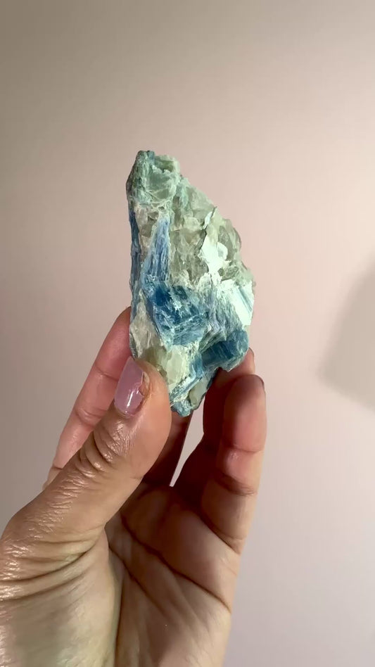 KYANITE IN QUARTZ A