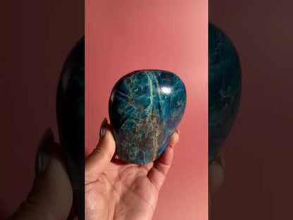Blue Apatite Standing Freeform – Option C | Intuition, Focus & Ocean-Inspired Energy
